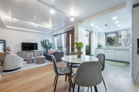 2 bedroom flat for sale, Peacock Place, Islington, London