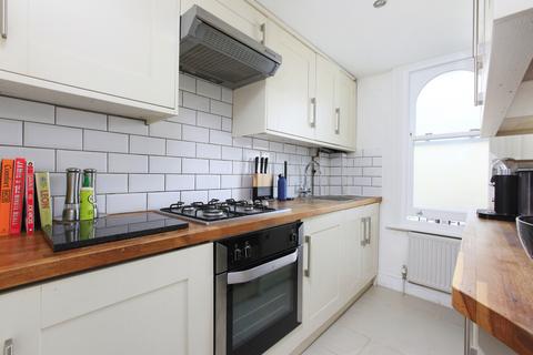 2 bedroom flat to rent, Northcote Road, London