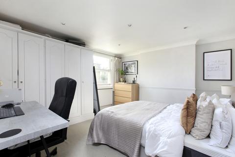 2 bedroom flat to rent, Northcote Road, London