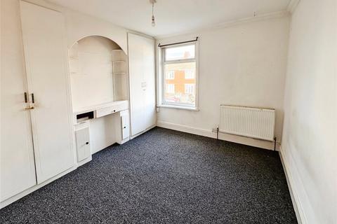 2 bedroom terraced house to rent, Vicarage Road, Wolverhampton WV11