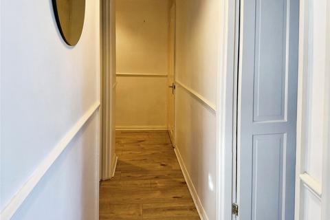 Flat 5, 7 Brambledown Road, Wallington, SM6 0TG