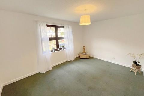 2 bedroom flat for sale, Chalfield Close, Warminster