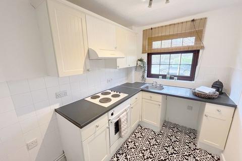 2 bedroom flat for sale, Chalfield Close, Warminster