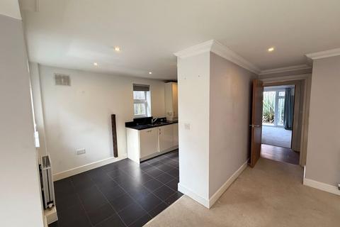 2 bedroom maisonette to rent, Stanstead Road, Caterham