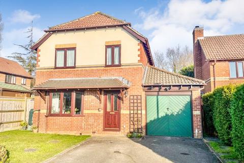 4 bedroom detached house for sale, Fontwell Gardens, Horton Heath