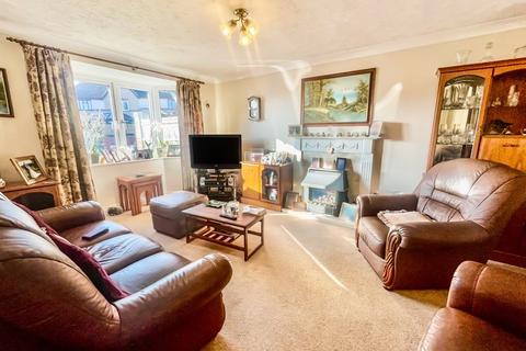 4 bedroom detached house for sale, Fontwell Gardens, Horton Heath