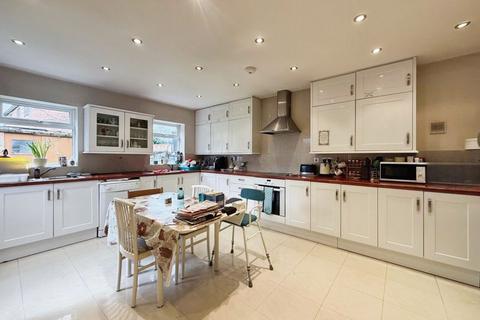 6 bedroom semi-detached house for sale, Green Lane, Edgware