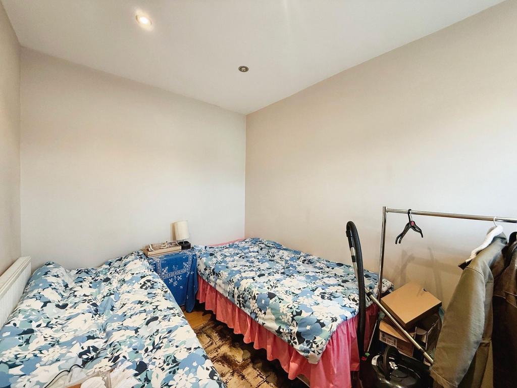 Bedroom/study