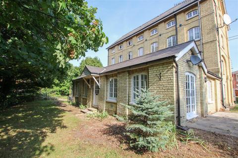 1 bedroom detached bungalow for sale, Newmarket Road, Great Chesterford CB10