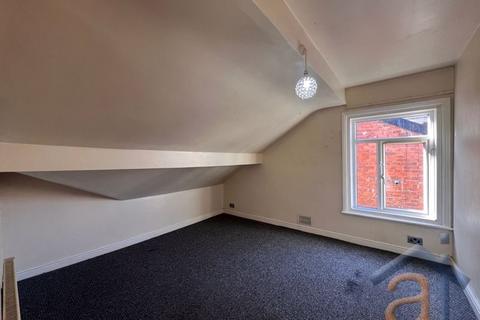 2 bedroom apartment to rent, Irving Street, Southport, PR9