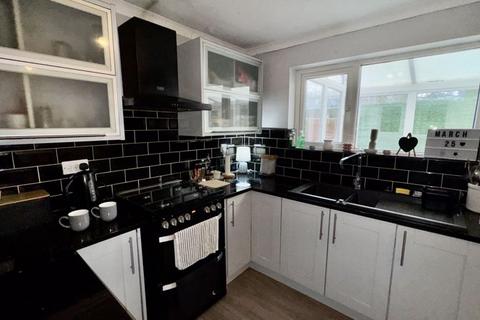 4 bedroom terraced house for sale, Southcroft, Washington NE38