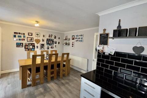 4 bedroom terraced house for sale, Southcroft, Washington NE38