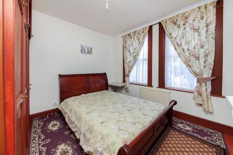 2 bedroom flat to rent, Brettenham Road, Walthamstow, London, E17