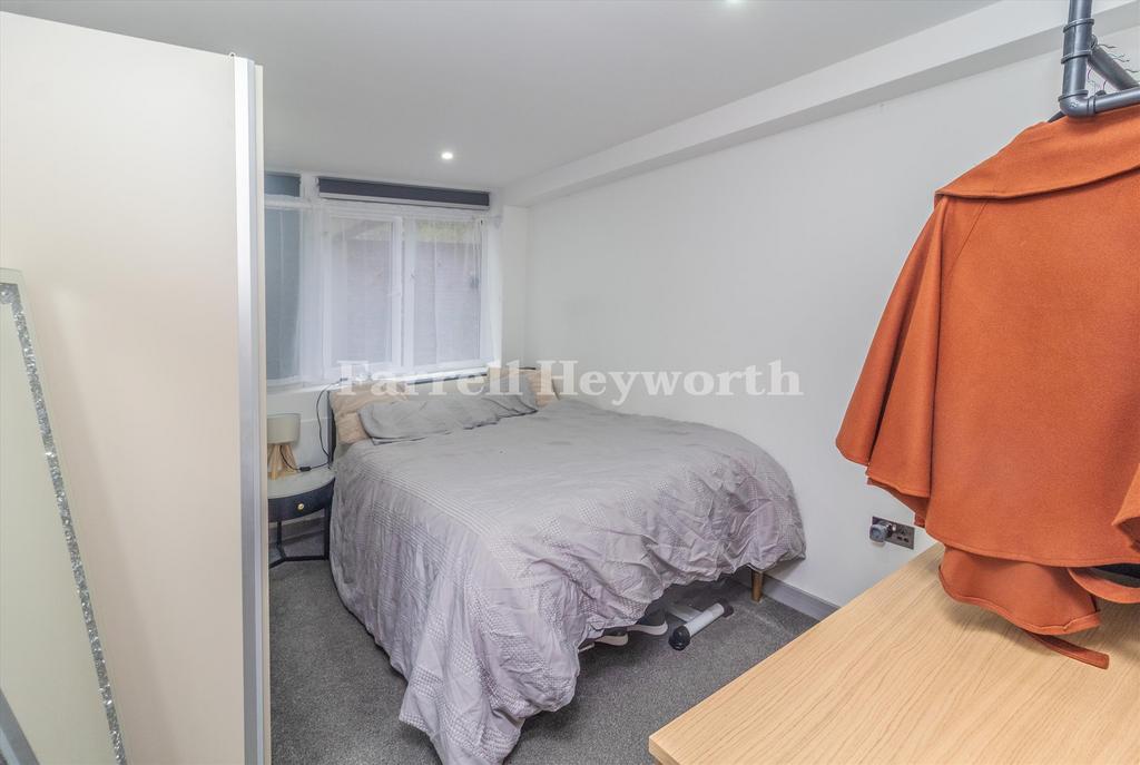 Bedroom 1 image 2
