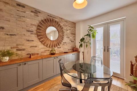 22 Allan Square, Irvine, KA12 0LF