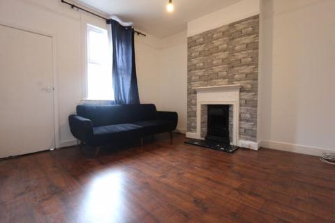 2 bedroom flat to rent, Woodside Road, Wood Green N22