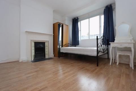 2 bedroom flat to rent, Woodside Road, Wood Green N22