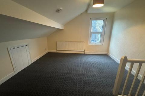 2 bedroom terraced house to rent, Third Avenue, BD21