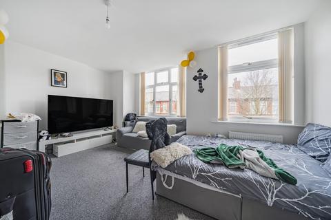 1 bedroom in a house share to rent, Langdale Road, Manchester, M14