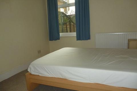 1 bedroom apartment to rent, Poynter Road, Enfield