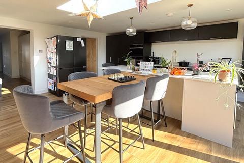 54 Beechcroft Road, Longlevens, Gloucester, GL2 9HF