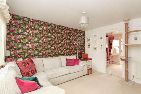 10 Chapel Meadow, Tring, HP23 5HB