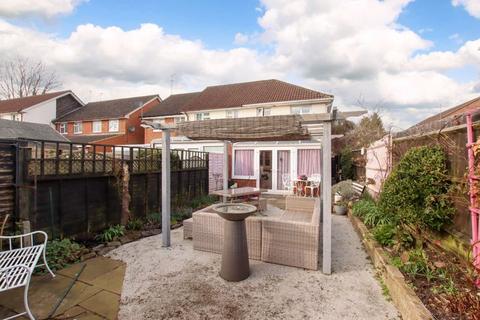 10 Chapel Meadow, Tring, HP23 5HB