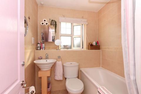 10 Chapel Meadow, Tring, HP23 5HB