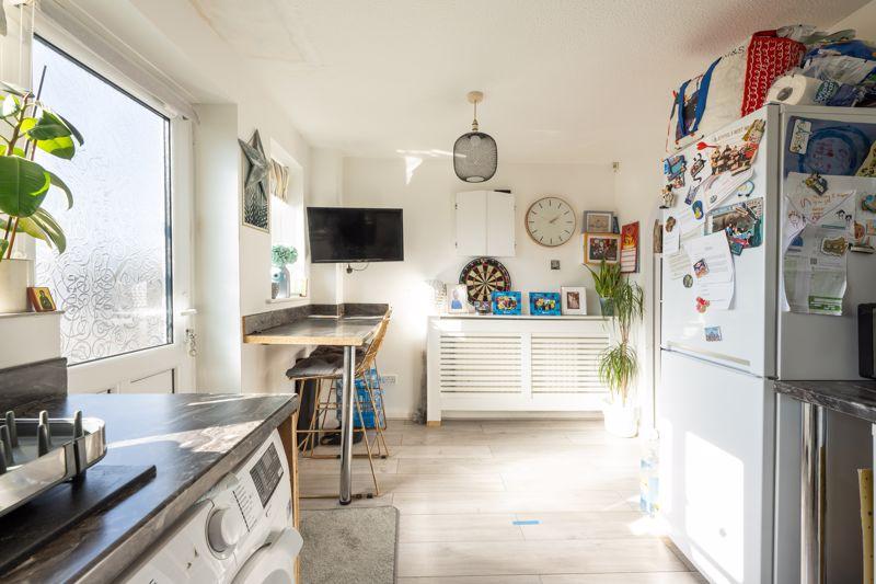 KITCHEN with...