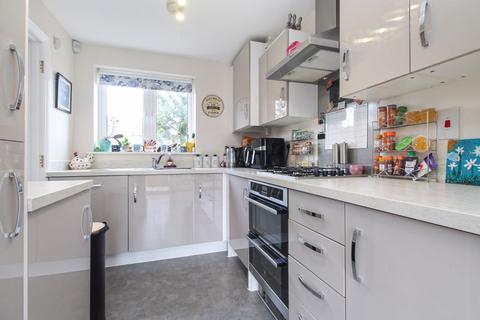 3 bedroom terraced house for sale, Beauvais Avenue, Bedford MK42