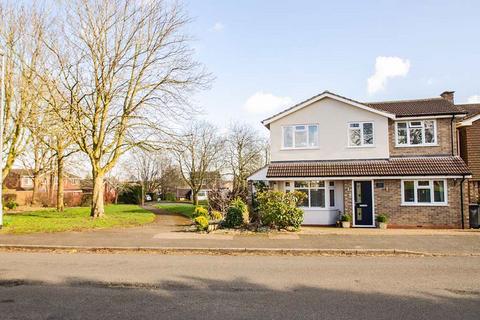 18 Yew Tree Avenue, Lichfield, WS14 9UA
