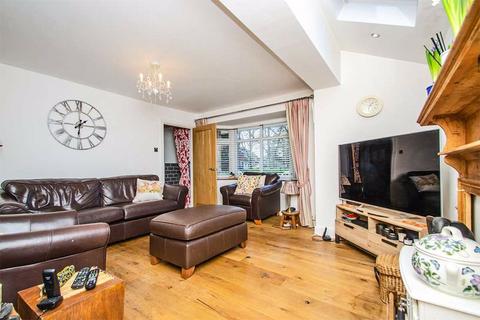 18 Yew Tree Avenue, Lichfield, WS14 9UA