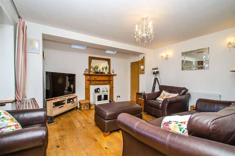 18 Yew Tree Avenue, Lichfield, WS14 9UA