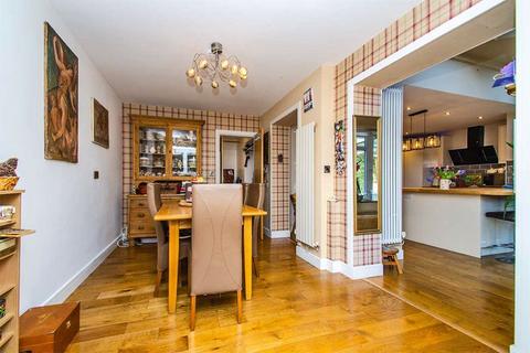 18 Yew Tree Avenue, Lichfield, WS14 9UA