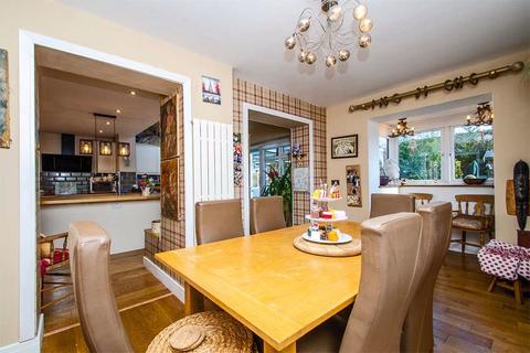 18 Yew Tree Avenue, Lichfield, WS14 9UA