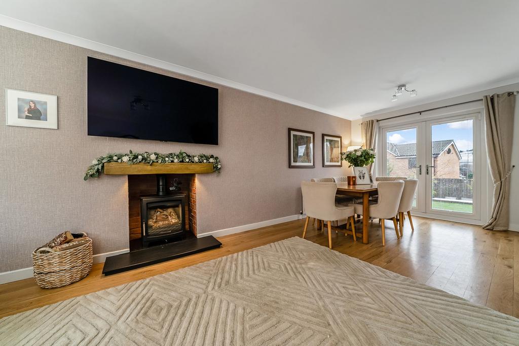 Lounge/dining area