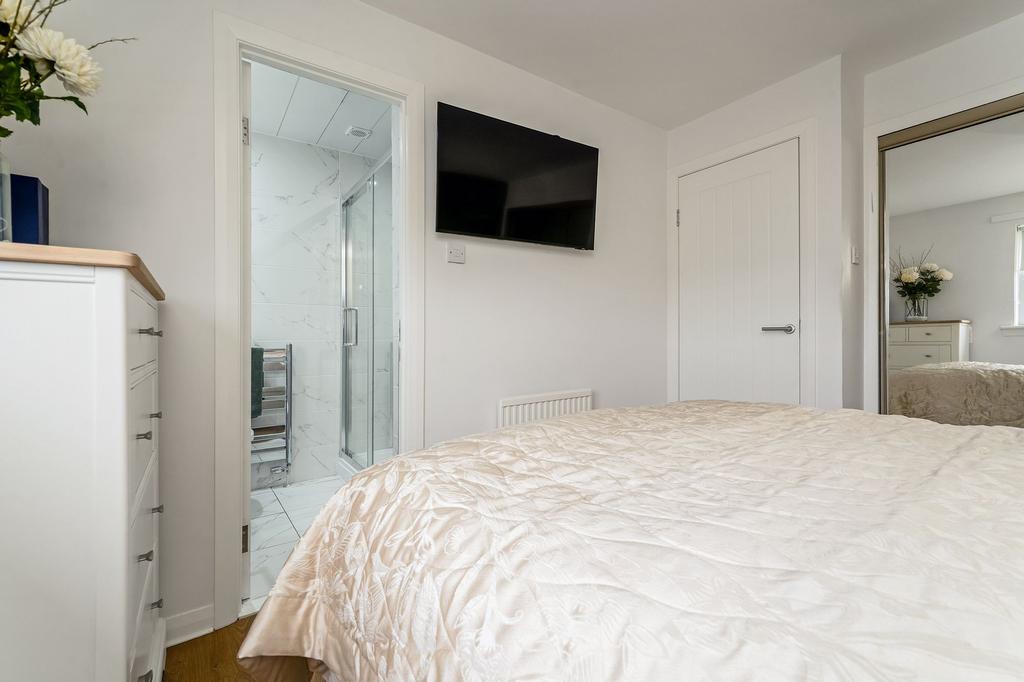 Master bedroom/en-suite