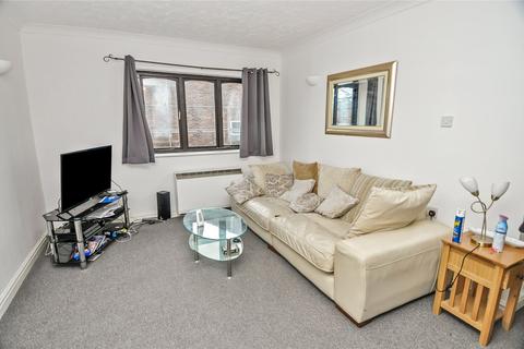 2 bedroom flat to rent, Egerton Road, Manchester, M14