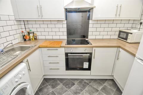 2 bedroom flat to rent, Egerton Road, Manchester, M14