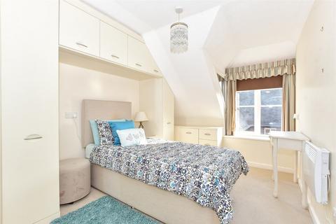 1 bedroom flat for sale, St. Cyriacs, Chichester, West Sussex