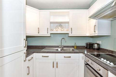 1 bedroom flat for sale, St. Cyriacs, Chichester, West Sussex