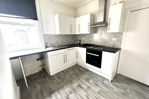 2 bedroom flat to rent, Portland Road, London SE25