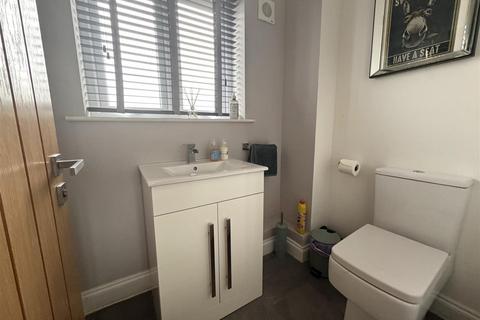 2 bedroom house to rent, Beech Road, Rochester