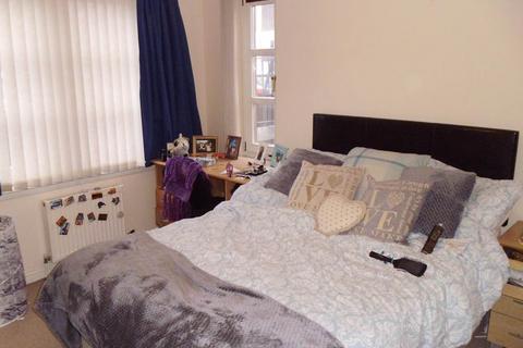 2 bedroom flat to rent, 111B Blackness Road, ,