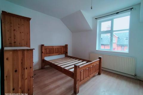 2 bedroom flat to rent, Flat, Evington Road