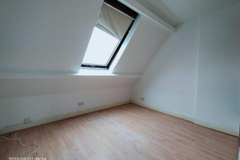 2 bedroom flat to rent, Flat, Evington Road