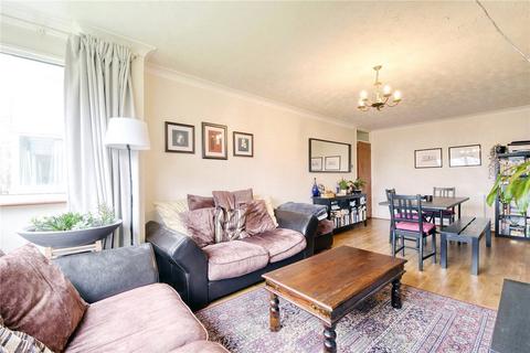 2 bedroom flat for sale, Bourne Court, New Wanstead, London, E11