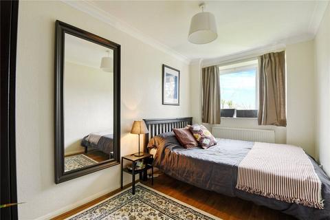 2 bedroom flat for sale, Bourne Court, New Wanstead, London, E11