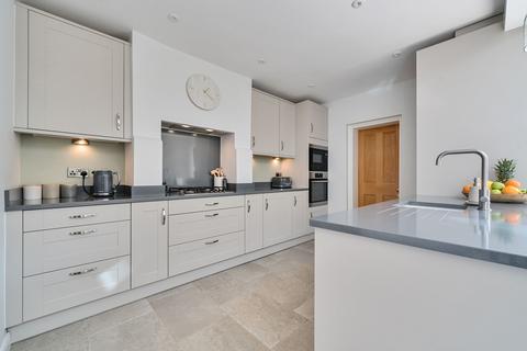 6 The Square, Spencers Wood, Reading, RG7 1BS