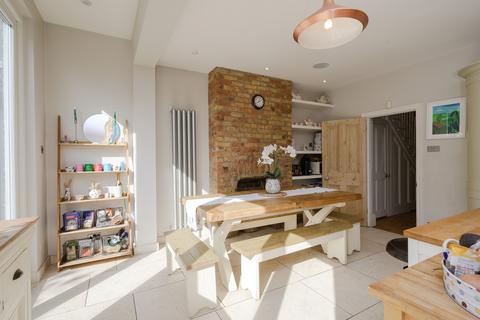 12 Midmoor Road, London, SW19 4JD